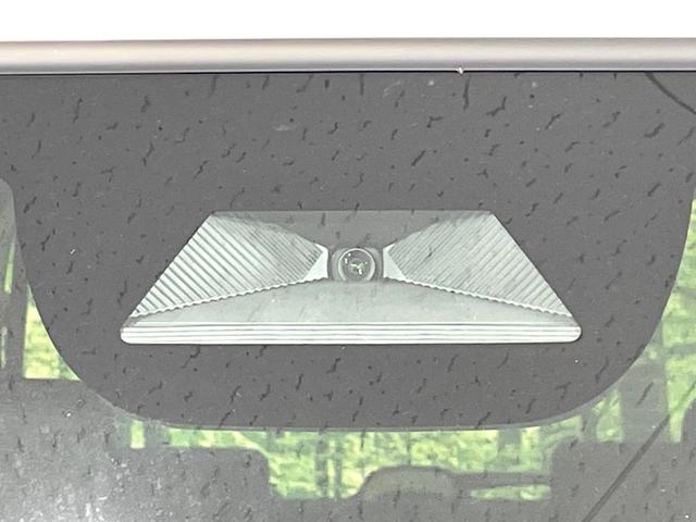 N-BOXカスタム ベースグレード 届出済未使用車 両側電動スライド ホンダセンシング レーダークルーズ 禁煙車 シートヒーター コーナーセンサー スマートキー LEDヘッドライト オートハイビーム レーンキープ 車線逸脱警報(4枚目)