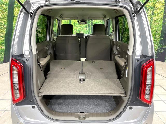 積み下ろしのしやすいデッキにはたっぷりと荷物を積み込んでいただけます。遊びから仕事まで、様々なシーンで頼れます♪