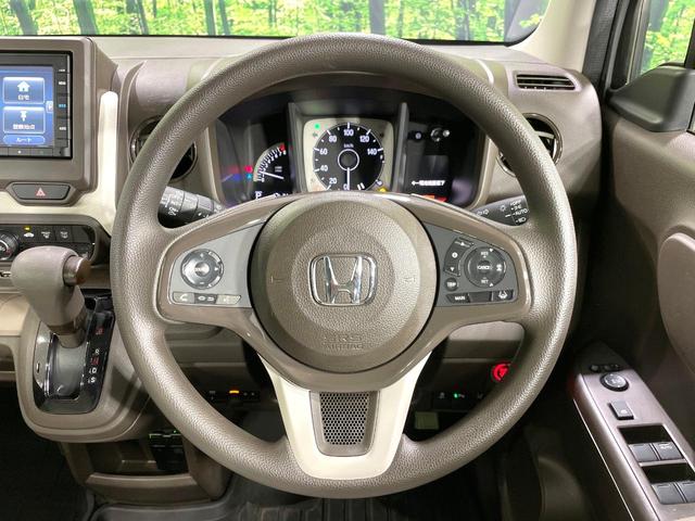 インテリアに合わせたデザインのステアリングは、運転される方のことも考え、運転しやすい形状、大きさです。是非一度、実際に触ってお確かめください。