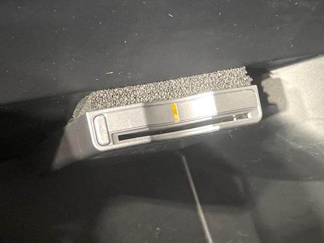 N-BOX G・Lパッケージ 純正ナビ 両側電動ドア 衝突軽減装置 バックカメラ ETC HIDヘッド オートライト オートエアコン Bluetooth接続 シートバックテーブル リアロールサンシェード 横滑り防止装置 禁煙車(7枚目)