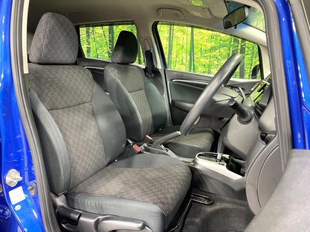 フィット １３Ｇ・Ｆパッケージ　ＳＤナビ　禁煙車　ＬＥＤヘッドライト　ＥＴＣ　スマートキー　Ｂｌｕｅｔｏｏｔｈ接続　フルセグＴＶ　ＣＤ／ＤＶＤ再生　オートエアコン　アイドリングストップ　電動格納ミラー　衝突安全ボディ（8枚目）