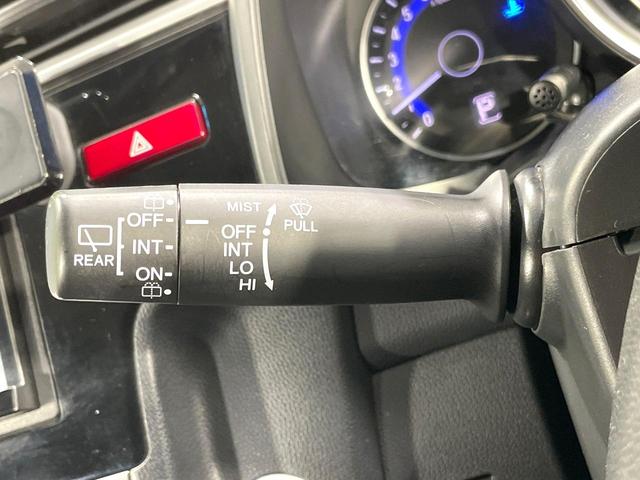 フィット １３Ｇ・Ｆパッケージ　ＳＤナビ　禁煙車　ＬＥＤヘッドライト　ＥＴＣ　スマートキー　Ｂｌｕｅｔｏｏｔｈ接続　フルセグＴＶ　ＣＤ／ＤＶＤ再生　オートエアコン　アイドリングストップ　電動格納ミラー　衝突安全ボディ（33枚目）