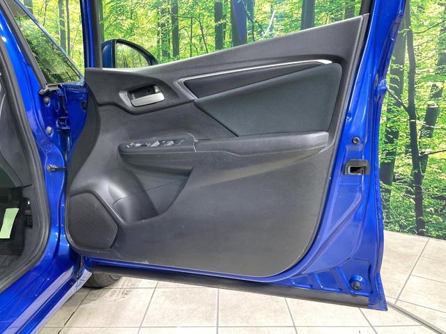 フィット １３Ｇ・Ｆパッケージ　ＳＤナビ　禁煙車　ＬＥＤヘッドライト　ＥＴＣ　スマートキー　Ｂｌｕｅｔｏｏｔｈ接続　フルセグＴＶ　ＣＤ／ＤＶＤ再生　オートエアコン　アイドリングストップ　電動格納ミラー　衝突安全ボディ（51枚目）