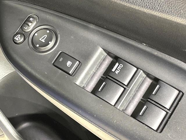 フィット １３Ｇ・Ｆパッケージ　ＳＤナビ　禁煙車　ＬＥＤヘッドライト　ＥＴＣ　スマートキー　Ｂｌｕｅｔｏｏｔｈ接続　フルセグＴＶ　ＣＤ／ＤＶＤ再生　オートエアコン　アイドリングストップ　電動格納ミラー　衝突安全ボディ（52枚目）