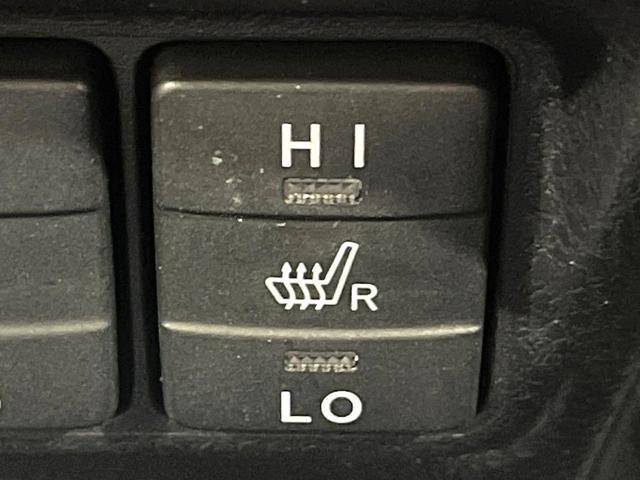 ヴォクシー ハイブリッドＺＳ　煌ＩＩ　両側電動スライド　純正９インチナビ　バックカメラ　トヨタセーフティセンス　禁煙車　シートヒーター　ＬＥＤヘッドライト　ドラレコ　コーナーセンサー　スマートキー　ＥＴＣ　クルコン　オートハイビーム（7枚目）