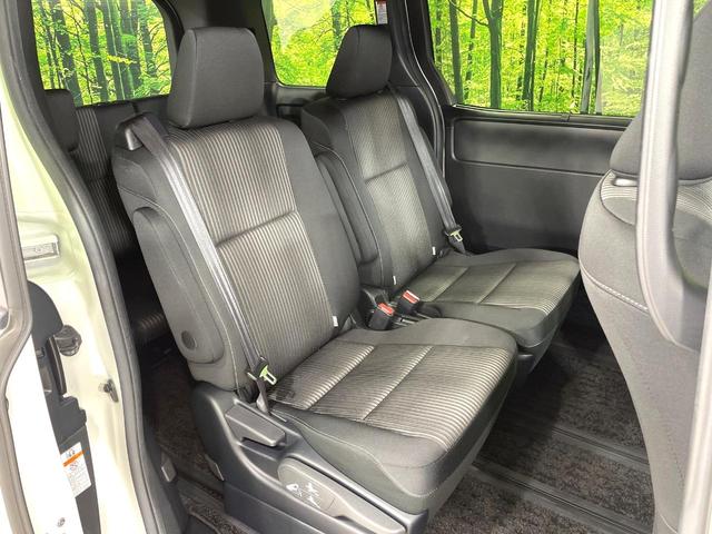 ヴォクシー ハイブリッドＺＳ　煌ＩＩ　両側電動スライド　純正９インチナビ　バックカメラ　トヨタセーフティセンス　禁煙車　シートヒーター　ＬＥＤヘッドライト　ドラレコ　コーナーセンサー　スマートキー　ＥＴＣ　クルコン　オートハイビーム（9枚目）