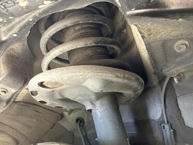 ヴォクシー ハイブリッドＺＳ　煌ＩＩ　両側電動スライド　純正９インチナビ　バックカメラ　トヨタセーフティセンス　禁煙車　シートヒーター　ＬＥＤヘッドライト　ドラレコ　コーナーセンサー　スマートキー　ＥＴＣ　クルコン　オートハイビーム（24枚目）