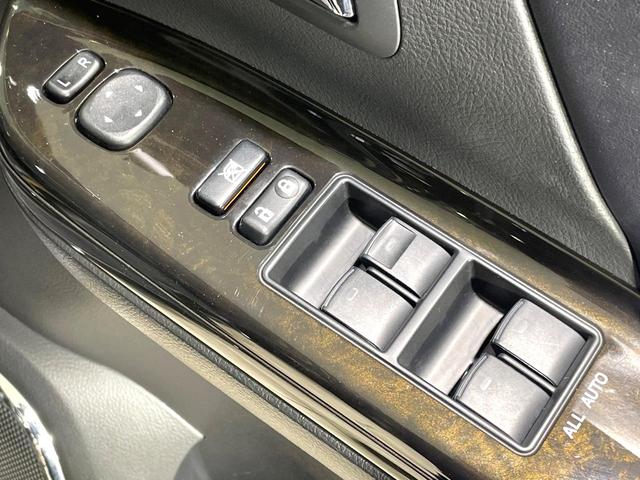 ヴェルファイア ２．４Ｚ　ゴールデンアイズ　両側電動スライド　純正８型ナビ　バックカメラ　パワーバックドア　クルーズコントロール　ＥＴＣ　コーナーセンサー　スマートキー　オートエアコン　ＨＩＤヘッド　純正１８インチアルミ　横滑り防止装置（45枚目）
