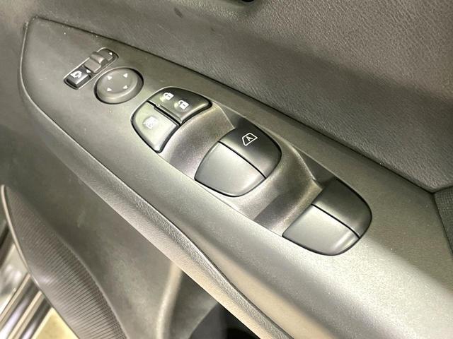 セレナ ｅ－パワー　ハイウェイスターＶ　純正１０型ナビ　プロパイロット　両側電動ドア　全周囲カメラ　デジタルインナーミラー　ブラインドスポットモニター　シートヒーター　ドラレコ　ＥＴＣ　防水シート　ＬＥＤヘッド　リアオートエアコン　禁煙車（50枚目）