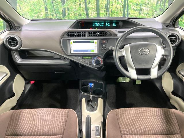 アクア G 純正SDナビ バックカメラ ドライブレコーダー ETC オートライト オートエアコン スマートキー プッシュスタート TV 禁煙車 CD再生 革巻きステアリング アームレスト 電動格納ミラー(2枚目)