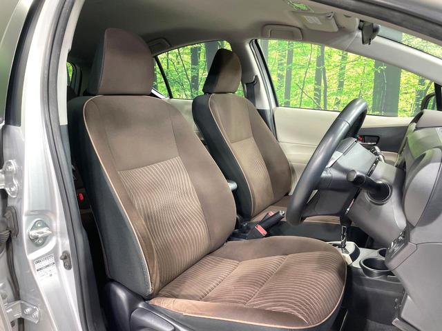 アクア G 純正SDナビ バックカメラ ドライブレコーダー ETC オートライト オートエアコン スマートキー プッシュスタート TV 禁煙車 CD再生 革巻きステアリング アームレスト 電動格納ミラー(8枚目)