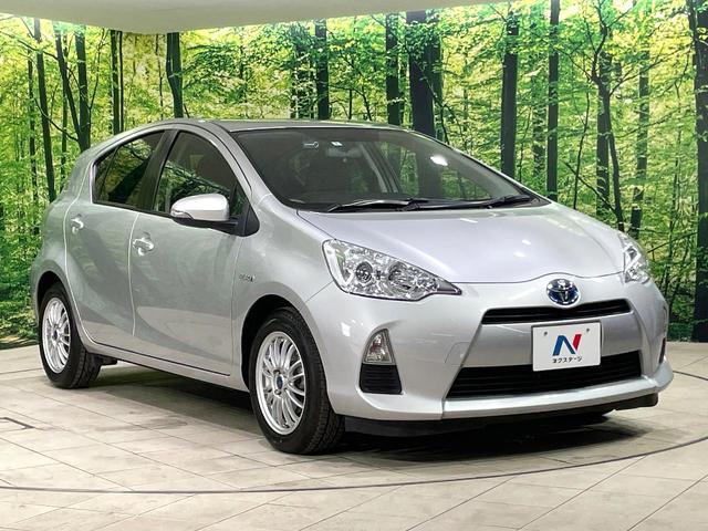 アクア G 純正SDナビ バックカメラ ドライブレコーダー ETC オートライト オートエアコン スマートキー プッシュスタート TV 禁煙車 CD再生 革巻きステアリング アームレスト 電動格納ミラー(16枚目)