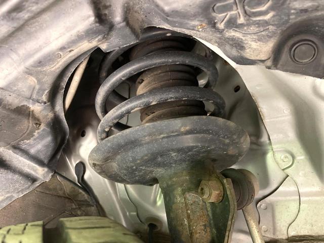 アクア G 純正SDナビ バックカメラ ドライブレコーダー ETC オートライト オートエアコン スマートキー プッシュスタート TV 禁煙車 CD再生 革巻きステアリング アームレスト 電動格納ミラー(20枚目)