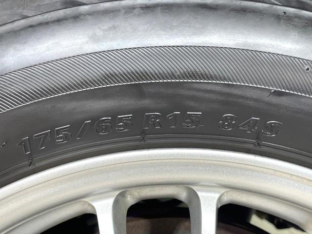 アクア G 純正SDナビ バックカメラ ドライブレコーダー ETC オートライト オートエアコン スマートキー プッシュスタート TV 禁煙車 CD再生 革巻きステアリング アームレスト 電動格納ミラー(30枚目)