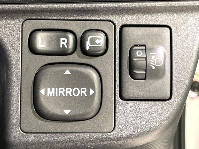 アクア G 純正SDナビ バックカメラ ドライブレコーダー ETC オートライト オートエアコン スマートキー プッシュスタート TV 禁煙車 CD再生 革巻きステアリング アームレスト 電動格納ミラー(52枚目)