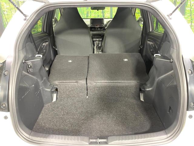 ヤリス ハイブリッドX バックカメラ AC100V電源 トヨタセーフティセンス レーダークルーズ 禁煙車 レーンキープ スマートキー ETC ディスプレイオーディオ オートハイビーム 車線逸脱警報 誤発進抑制機能(10枚目)