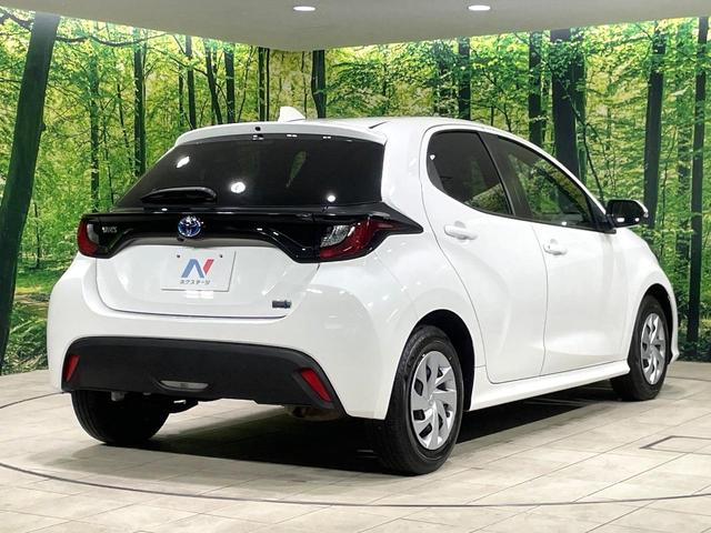 ヤリス ハイブリッドX バックカメラ AC100V電源 トヨタセーフティセンス レーダークルーズ 禁煙車 レーンキープ スマートキー ETC ディスプレイオーディオ オートハイビーム 車線逸脱警報 誤発進抑制機能(17枚目)