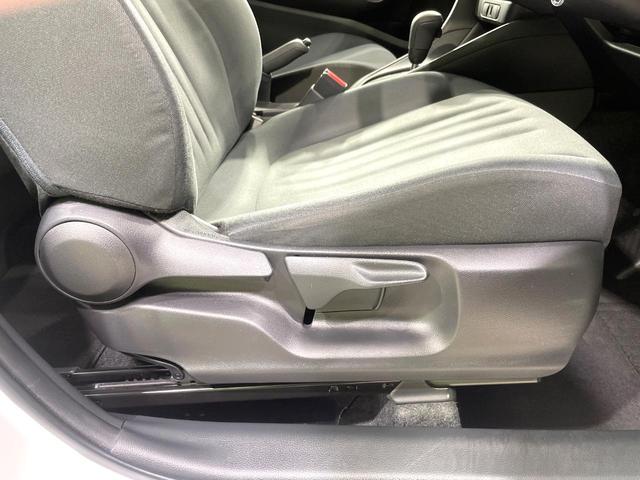 ヤリス ハイブリッドX バックカメラ AC100V電源 トヨタセーフティセンス レーダークルーズ 禁煙車 レーンキープ スマートキー ETC ディスプレイオーディオ オートハイビーム 車線逸脱警報 誤発進抑制機能(50枚目)