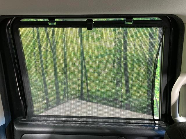 N-BOX G・LパッケージSSパッケージ SDナビ 衝突軽減装置 レーダークルーズ バックカメラ ETC 横滑り防止装置 オートエアコン スマートキー プッシュスタート リアロールサンシェード ステアリングスイッチ Bluetooth(50枚目)