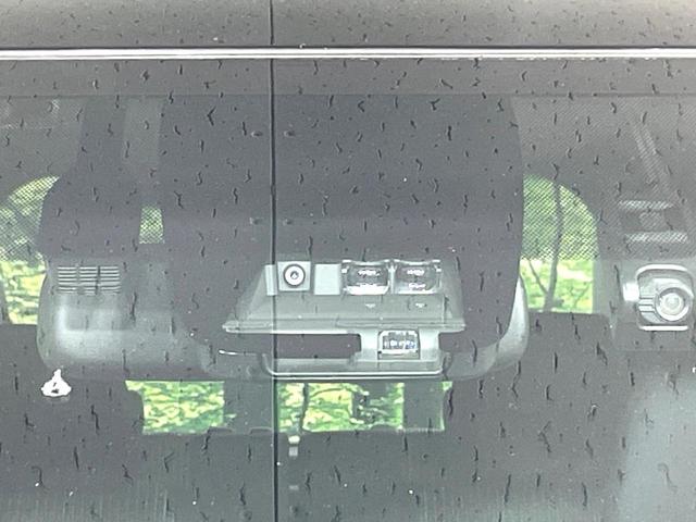 ヴォクシー ハイブリッドＺＳ　煌　両側電動スライドドア　純正９型ナビ　後席モニター　バックカメラ　衝突軽減　禁煙車　ドラレコ　スマートキー　ＬＥＤヘッド　ビルトインＥＴＣ　クルコン　純正１６インチＡＷ　オートハイビーム　車線逸脱警報（7枚目）