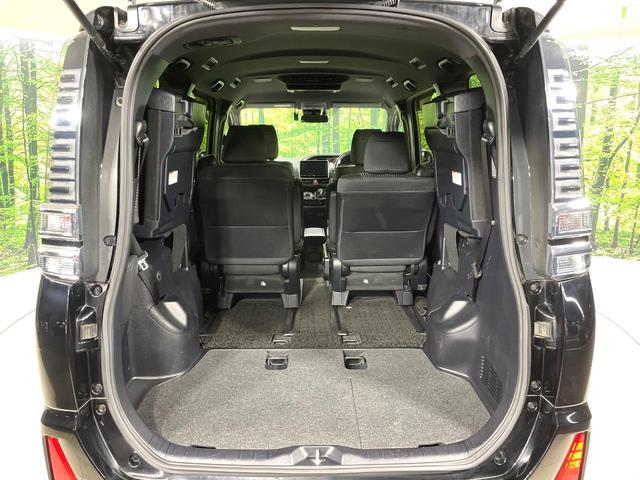 ヴォクシー ハイブリッドＺＳ　煌　両側電動スライドドア　純正９型ナビ　後席モニター　バックカメラ　衝突軽減　禁煙車　ドラレコ　スマートキー　ＬＥＤヘッド　ビルトインＥＴＣ　クルコン　純正１６インチＡＷ　オートハイビーム　車線逸脱警報（11枚目）