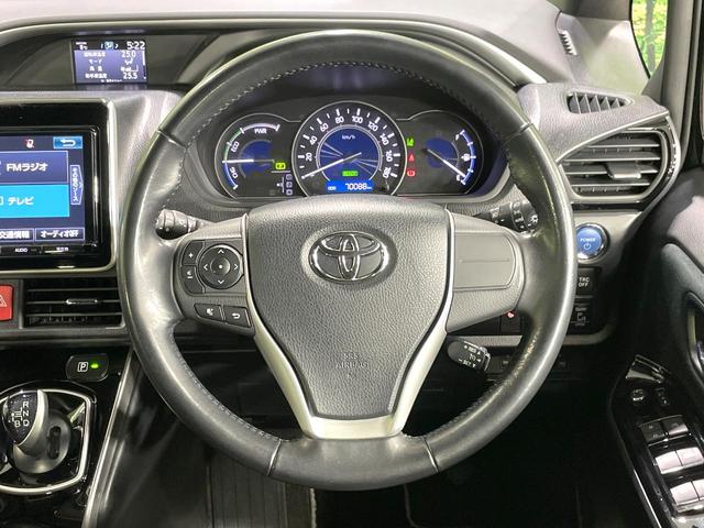 ヴォクシー ハイブリッドＺＳ　煌　両側電動スライドドア　純正９型ナビ　後席モニター　バックカメラ　衝突軽減　禁煙車　ドラレコ　スマートキー　ＬＥＤヘッド　ビルトインＥＴＣ　クルコン　純正１６インチＡＷ　オートハイビーム　車線逸脱警報（12枚目）