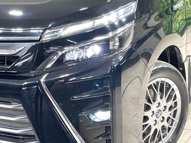 ヴォクシー ハイブリッドＺＳ　煌　両側電動スライドドア　純正９型ナビ　後席モニター　バックカメラ　衝突軽減　禁煙車　ドラレコ　スマートキー　ＬＥＤヘッド　ビルトインＥＴＣ　クルコン　純正１６インチＡＷ　オートハイビーム　車線逸脱警報（13枚目）