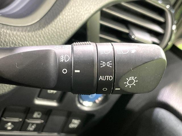 ヴォクシー ハイブリッドＺＳ　煌　両側電動スライドドア　純正９型ナビ　後席モニター　バックカメラ　衝突軽減　禁煙車　ドラレコ　スマートキー　ＬＥＤヘッド　ビルトインＥＴＣ　クルコン　純正１６インチＡＷ　オートハイビーム　車線逸脱警報（27枚目）