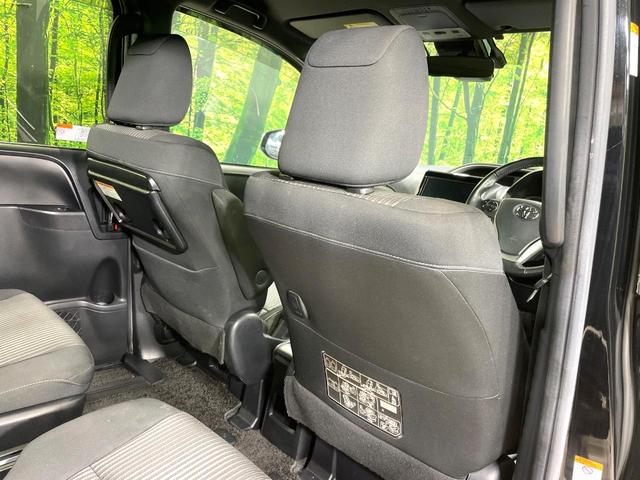 ヴォクシー ハイブリッドＺＳ　煌　両側電動スライドドア　純正９型ナビ　後席モニター　バックカメラ　衝突軽減　禁煙車　ドラレコ　スマートキー　ＬＥＤヘッド　ビルトインＥＴＣ　クルコン　純正１６インチＡＷ　オートハイビーム　車線逸脱警報（51枚目）