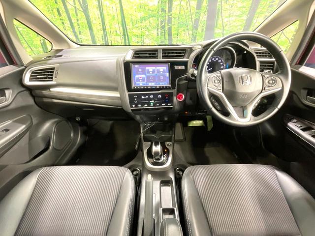 フィットハイブリッド Ｌ　ホンダセンシング　純正８型ナビ　衝突軽減装置　レーダークルーズ　禁煙　バックカメラ　ＥＴＣ　ＬＥＤヘッドライト　オートライト　オートエアコン　Ｂｌｕｅｔｏｏｔｈ接続　スマートキー　プッシュスタート　純正１５インチアルミ（2枚目）