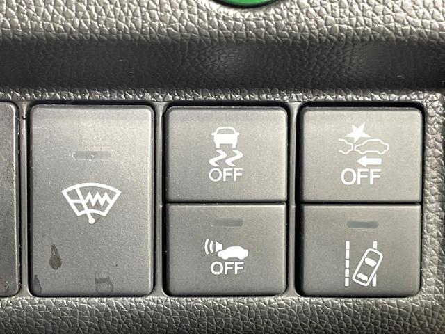 フィットハイブリッド Ｌ　ホンダセンシング　純正８型ナビ　衝突軽減装置　レーダークルーズ　禁煙　バックカメラ　ＥＴＣ　ＬＥＤヘッドライト　オートライト　オートエアコン　Ｂｌｕｅｔｏｏｔｈ接続　スマートキー　プッシュスタート　純正１５インチアルミ（4枚目）