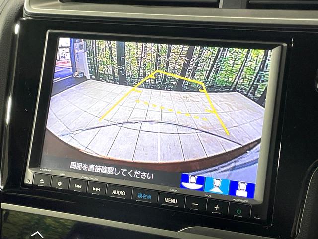 フィットハイブリッド Ｌ　ホンダセンシング　純正８型ナビ　衝突軽減装置　レーダークルーズ　禁煙　バックカメラ　ＥＴＣ　ＬＥＤヘッドライト　オートライト　オートエアコン　Ｂｌｕｅｔｏｏｔｈ接続　スマートキー　プッシュスタート　純正１５インチアルミ（5枚目）