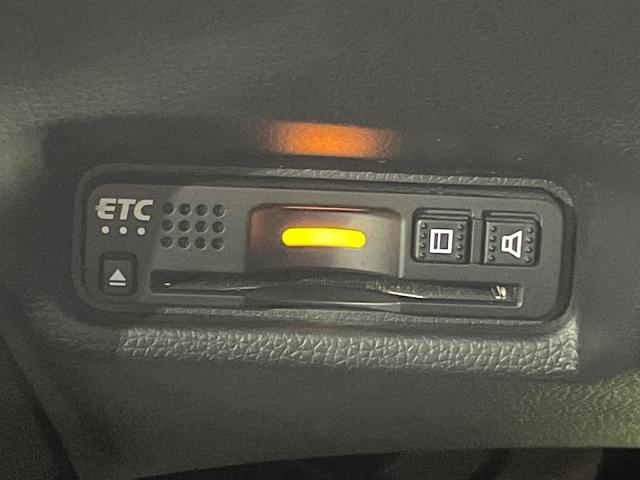 フィットハイブリッド Ｌ　ホンダセンシング　純正８型ナビ　衝突軽減装置　レーダークルーズ　禁煙　バックカメラ　ＥＴＣ　ＬＥＤヘッドライト　オートライト　オートエアコン　Ｂｌｕｅｔｏｏｔｈ接続　スマートキー　プッシュスタート　純正１５インチアルミ（6枚目）