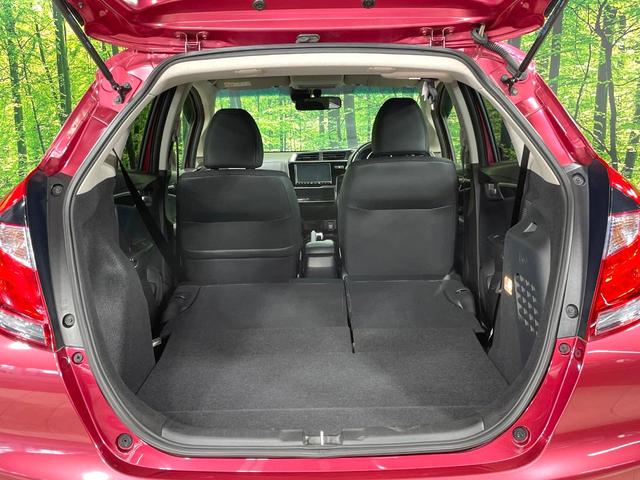 フィットハイブリッド Ｌ　ホンダセンシング　純正８型ナビ　衝突軽減装置　レーダークルーズ　禁煙　バックカメラ　ＥＴＣ　ＬＥＤヘッドライト　オートライト　オートエアコン　Ｂｌｕｅｔｏｏｔｈ接続　スマートキー　プッシュスタート　純正１５インチアルミ（10枚目）