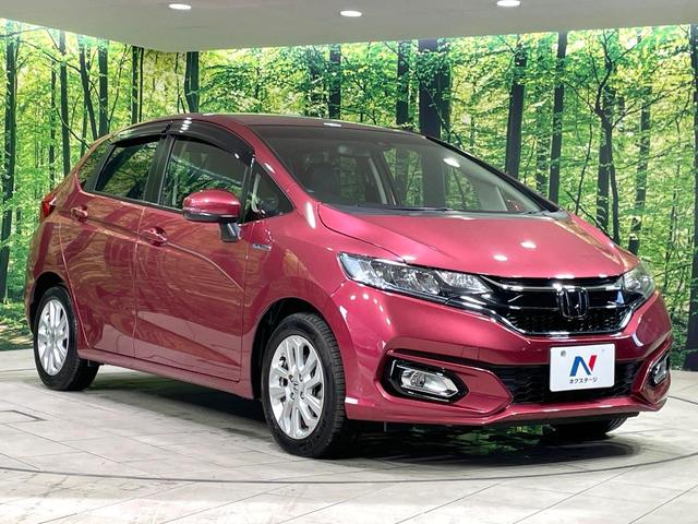 フィットハイブリッド Ｌ　ホンダセンシング　純正８型ナビ　衝突軽減装置　レーダークルーズ　禁煙　バックカメラ　ＥＴＣ　ＬＥＤヘッドライト　オートライト　オートエアコン　Ｂｌｕｅｔｏｏｔｈ接続　スマートキー　プッシュスタート　純正１５インチアルミ（16枚目）