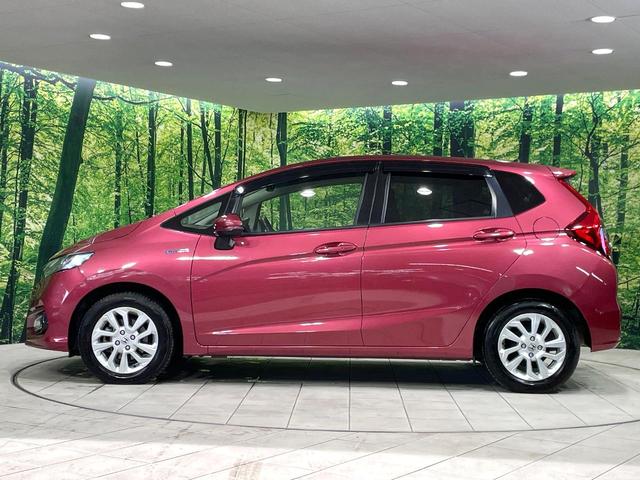 フィットハイブリッド Ｌ　ホンダセンシング　純正８型ナビ　衝突軽減装置　レーダークルーズ　禁煙　バックカメラ　ＥＴＣ　ＬＥＤヘッドライト　オートライト　オートエアコン　Ｂｌｕｅｔｏｏｔｈ接続　スマートキー　プッシュスタート　純正１５インチアルミ（25枚目）