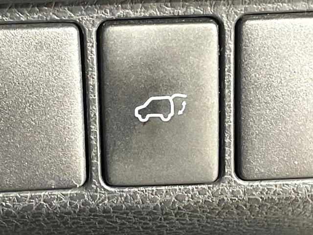 ハリアー プレミアム BIGX9型ナビ バックカメラ 衝突軽減 レーダークルーズ 禁煙車 パワーバックドア 合皮シート パワーシート コーナーセンサー スマートキー LEDヘッド エアロ ETC 純正18インチAW(7枚目)