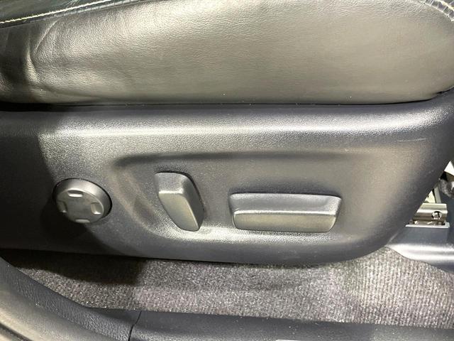 ハリアー エレガンス　サンルーフ　モデリスタエアロ　メーカー純正８型ナビ　バックカメラ　禁煙車　パワーシート　ハーフレザーシート　ＥＴＣ　ＬＥＤヘッドライト　ウッドコンビステアリング　フルセグ　シートヒーター　オートライト（7枚目）