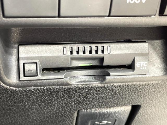 アクア Ｘ　禁煙車　ＡＣ１００Ｖ電源　レーダークルーズ　トヨタセーフティセンス　コーナーセンサー　スマートキー　ＬＥＤヘッドライト　ディスプレイオーディオ　ＥＴＣ　オートマチックハイビーム　車線逸脱警報（6枚目）
