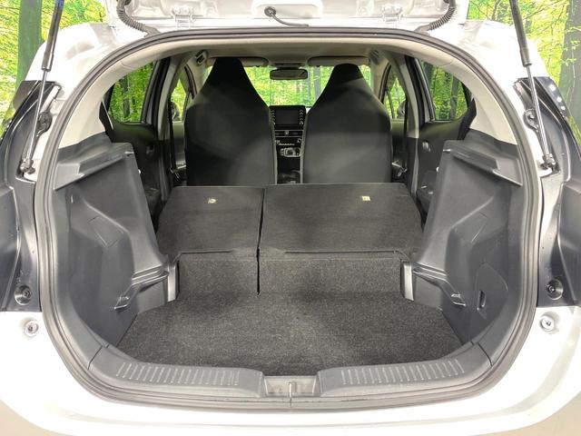 アクア Ｘ　禁煙車　ＡＣ１００Ｖ電源　レーダークルーズ　トヨタセーフティセンス　コーナーセンサー　スマートキー　ＬＥＤヘッドライト　ディスプレイオーディオ　ＥＴＣ　オートマチックハイビーム　車線逸脱警報（10枚目）