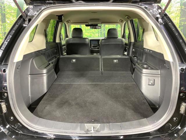 アウトランダーＰＨＥＶ Ｇリミテッドエディション　４ＷＤ　純正ナビ　バックカメラ　禁煙車　衝突被害軽減ブレーキ　１００Ｖ電源　パワーシート　ハーフレザーシート　ＥＴＣ　シートヒーター　パドルシフト　ステアリングヒーター　スマートキー　フルセグ（10枚目）