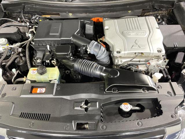 アウトランダーＰＨＥＶ Ｇリミテッドエディション　４ＷＤ　純正ナビ　バックカメラ　禁煙車　衝突被害軽減ブレーキ　１００Ｖ電源　パワーシート　ハーフレザーシート　ＥＴＣ　シートヒーター　パドルシフト　ステアリングヒーター　スマートキー　フルセグ（18枚目）