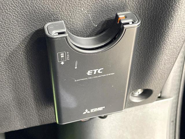 アウトランダーＰＨＥＶ Ｇリミテッドエディション　４ＷＤ　純正ナビ　バックカメラ　禁煙車　衝突被害軽減ブレーキ　１００Ｖ電源　パワーシート　ハーフレザーシート　ＥＴＣ　シートヒーター　パドルシフト　ステアリングヒーター　スマートキー　フルセグ（53枚目）