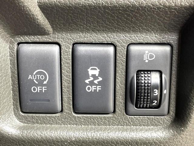 キューブ １５Ｘ　純正ナビ　バックカメラ　スマートキー　アイドリングストップ　電動格納ミラー　純正１４インチホイール　エアコン　盗難防止システム　衝突安全ボディー　プライバシーガラス　禁煙車（6枚目）