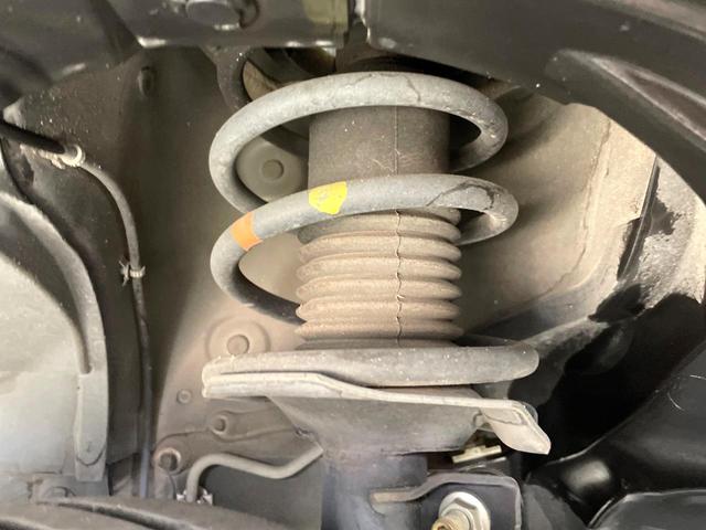 キューブ １５Ｘ　純正ナビ　バックカメラ　スマートキー　アイドリングストップ　電動格納ミラー　純正１４インチホイール　エアコン　盗難防止システム　衝突安全ボディー　プライバシーガラス　禁煙車（20枚目）