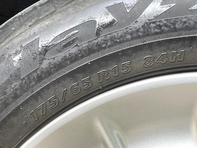 キューブ １５Ｘ　純正ナビ　バックカメラ　スマートキー　アイドリングストップ　電動格納ミラー　純正１４インチホイール　エアコン　盗難防止システム　衝突安全ボディー　プライバシーガラス　禁煙車（30枚目）