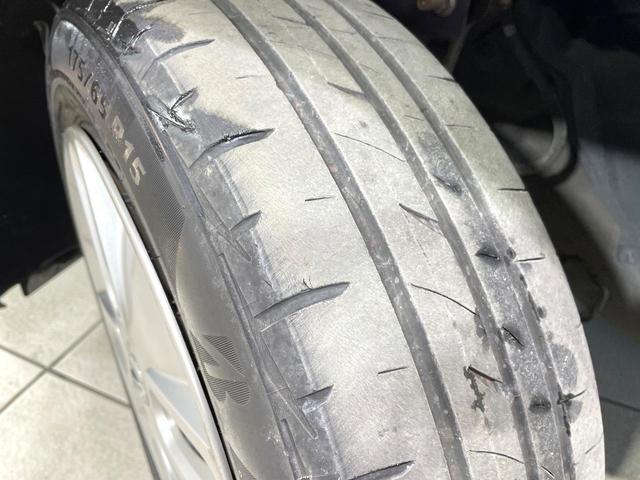 キューブ １５Ｘ　純正ナビ　バックカメラ　スマートキー　アイドリングストップ　電動格納ミラー　純正１４インチホイール　エアコン　盗難防止システム　衝突安全ボディー　プライバシーガラス　禁煙車（32枚目）