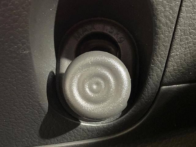 キューブ １５Ｘ　純正ナビ　バックカメラ　スマートキー　アイドリングストップ　電動格納ミラー　純正１４インチホイール　エアコン　盗難防止システム　衝突安全ボディー　プライバシーガラス　禁煙車（45枚目）