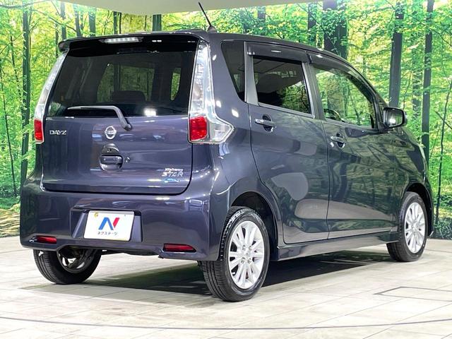 デイズ ハイウェイスター Vセレクション+セーフティ ナビ 全周囲カメラ 禁煙車 スマートキー HIDヘッドライト ETC オートエアコン 純正14インチAW CD再生 DVD再生 フルセグ 純正革巻きステアリング アイドリングストップ 盗難防止システム(17枚目)