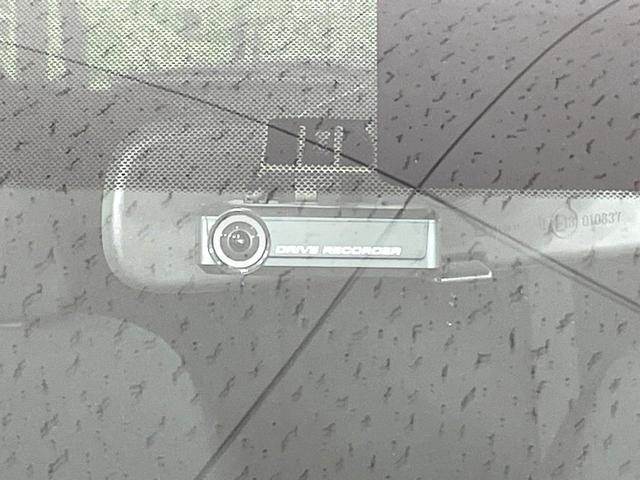 ノート ｅ－パワー　Ｘ　衝突軽減　純正ナビ　バックカメラ　ドライブレコーダー　ＥＴＣ　スマートキー　オートエアコン　Ｂｌｕｅｔｏｏｔｈ再生　車線逸脱警報　横滑り防止装置　オートライト　電動格納ミラー　禁煙車（6枚目）